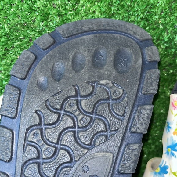 Birki's BIRKENSTOCK  flower Sandals Super cute! - Picture 6 of 7